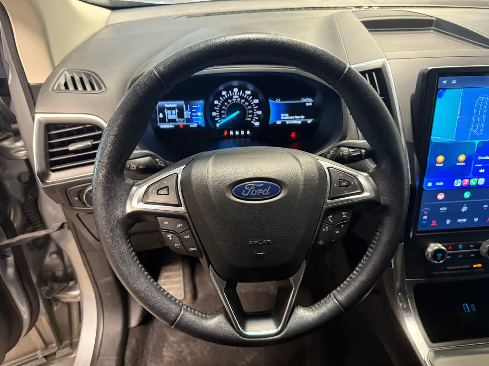 Used 2024 Ford Edge SEL image 9