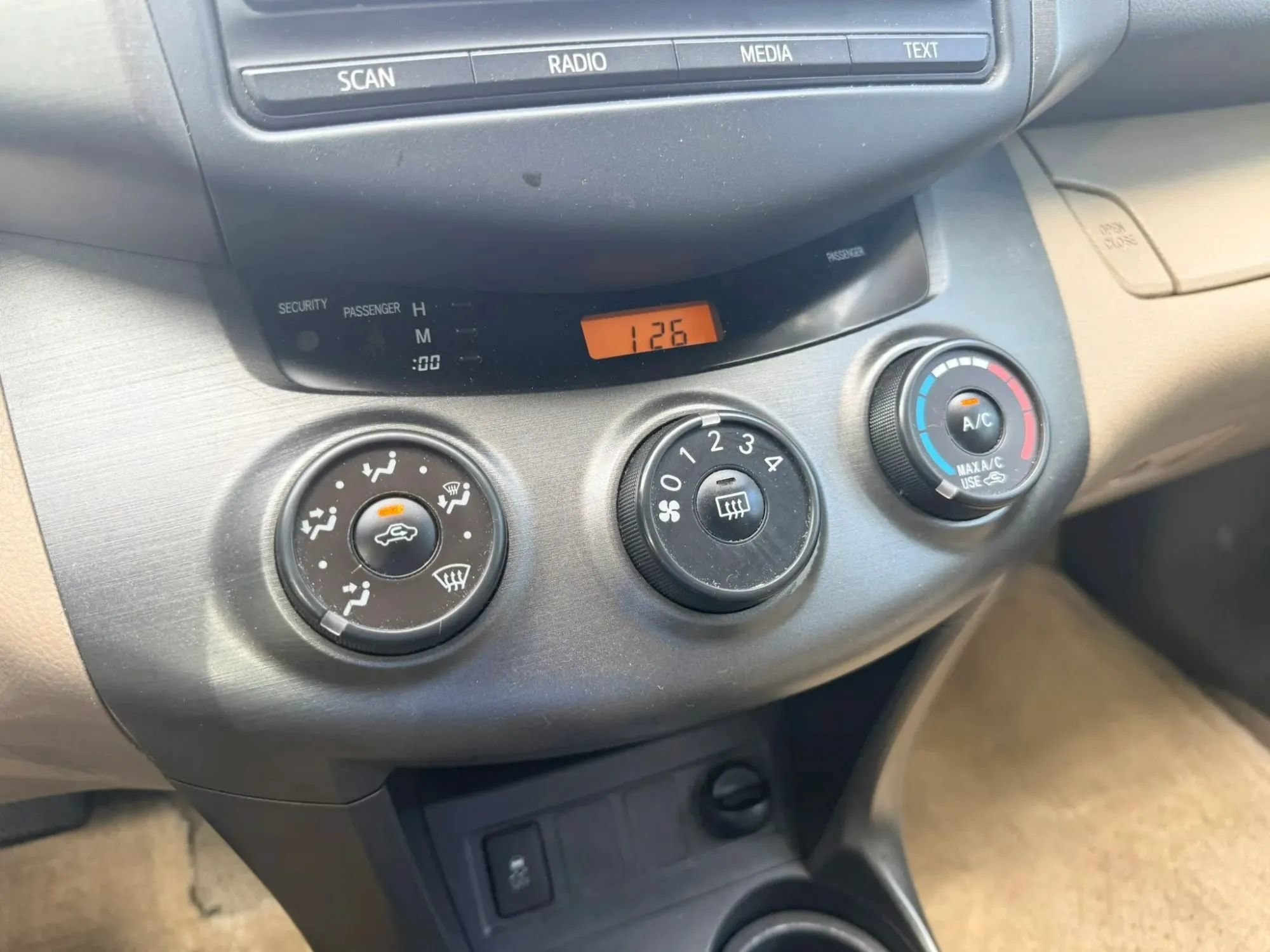 Used 2012 Toyota RAV4 FWD w/ Upgrade Value Pkg image 14