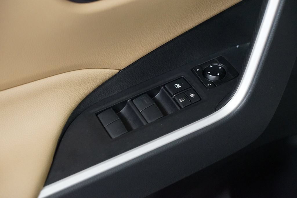Certified 2025 Toyota RAV4 LE AWD/4WD image 30