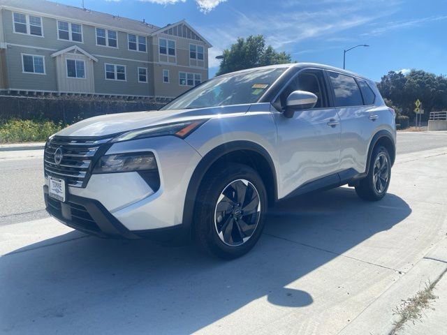 Used 2024 Nissan Rogue SV AWD/4WD image 3