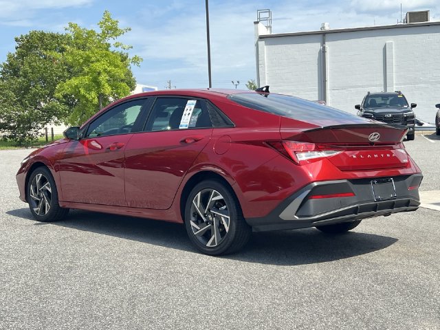 Used 2025 Hyundai Elantra SEL FWD image 11