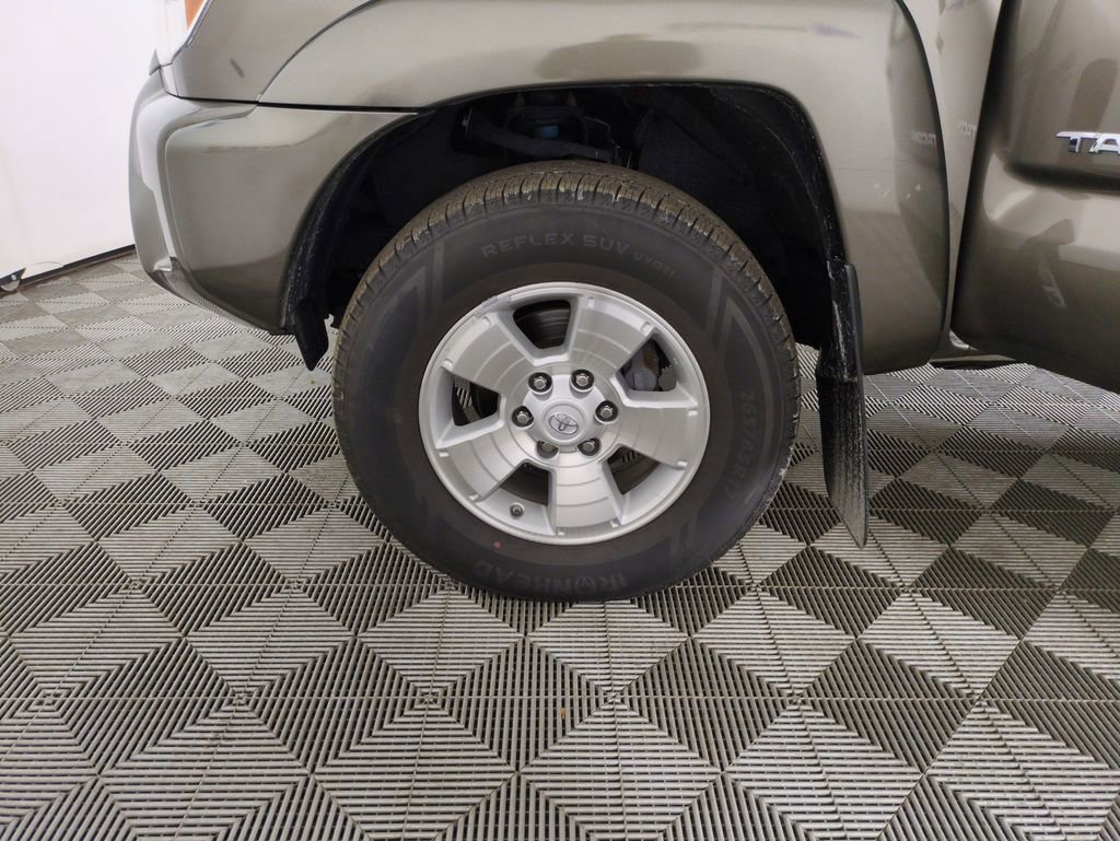 Used 2015 Toyota Tacoma 4x4 Access Cab V6 image 28