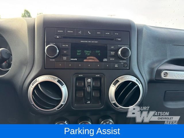 Used 2018 Jeep Wrangler Unlimited Sahara w/ Connectivity Group image 16