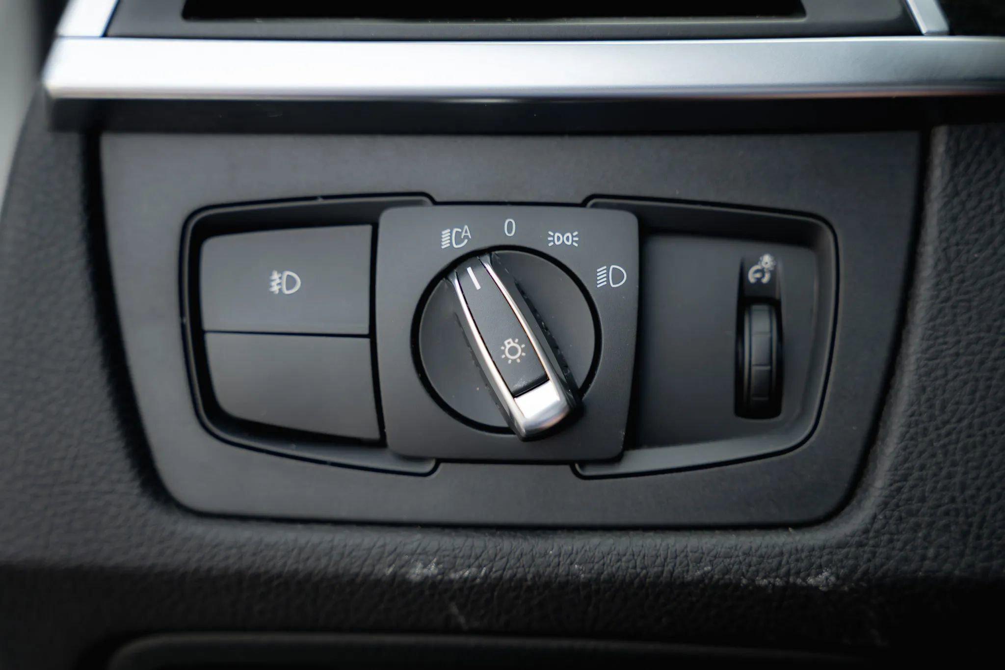 Used 2018 BMW 330e 330e iPerformance Sedan 4D image 52