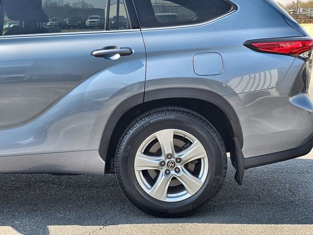 Used 2022 Toyota Highlander LE image 12