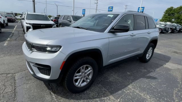 Used 2023 Jeep Grand Cherokee Laredo w/ Luxury Tech Group I AWD/4WD image 6