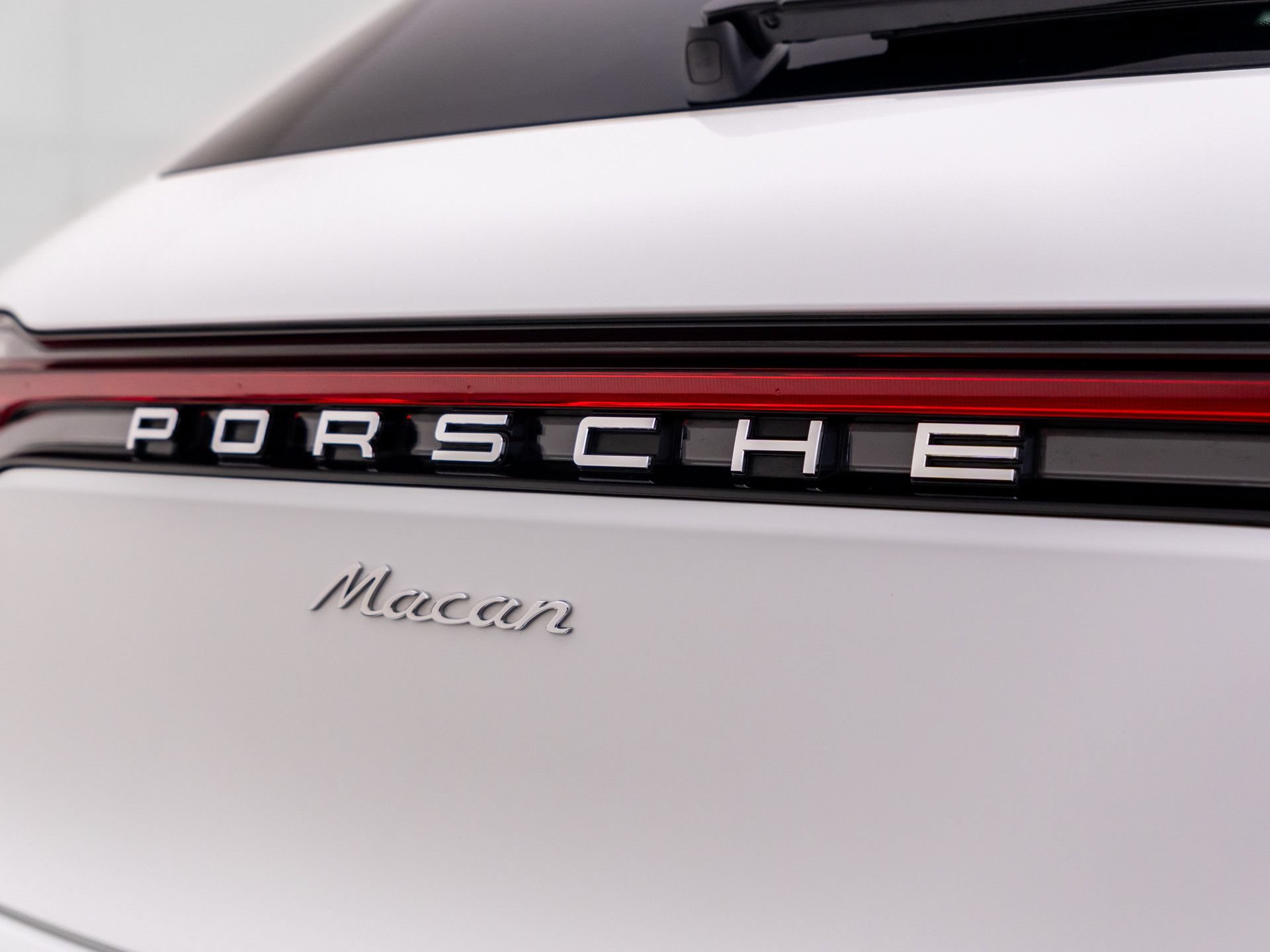 Certified 2026 Porsche Macan AWD/4WD image 38