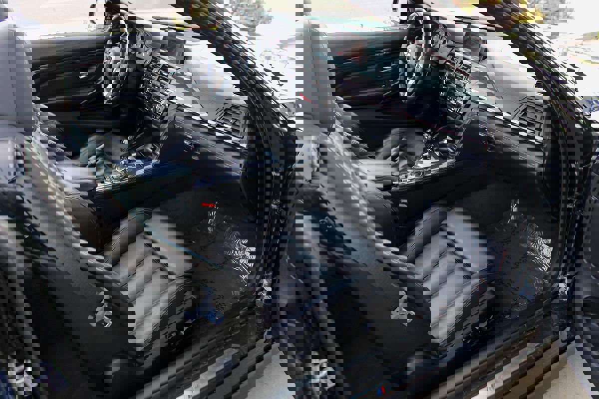 Used 2015 BMW M4 Convertible image 29