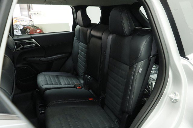 New 2026 Mitsubishi Outlander SE FWD image 24