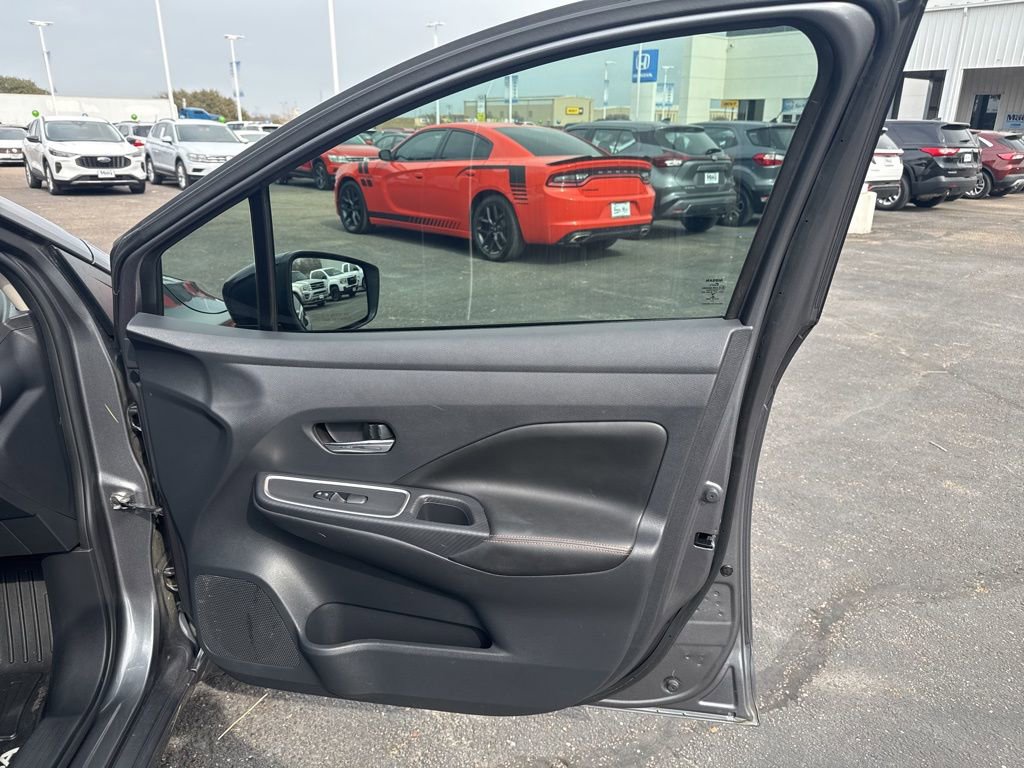 Used 2022 Nissan Versa SR image 30