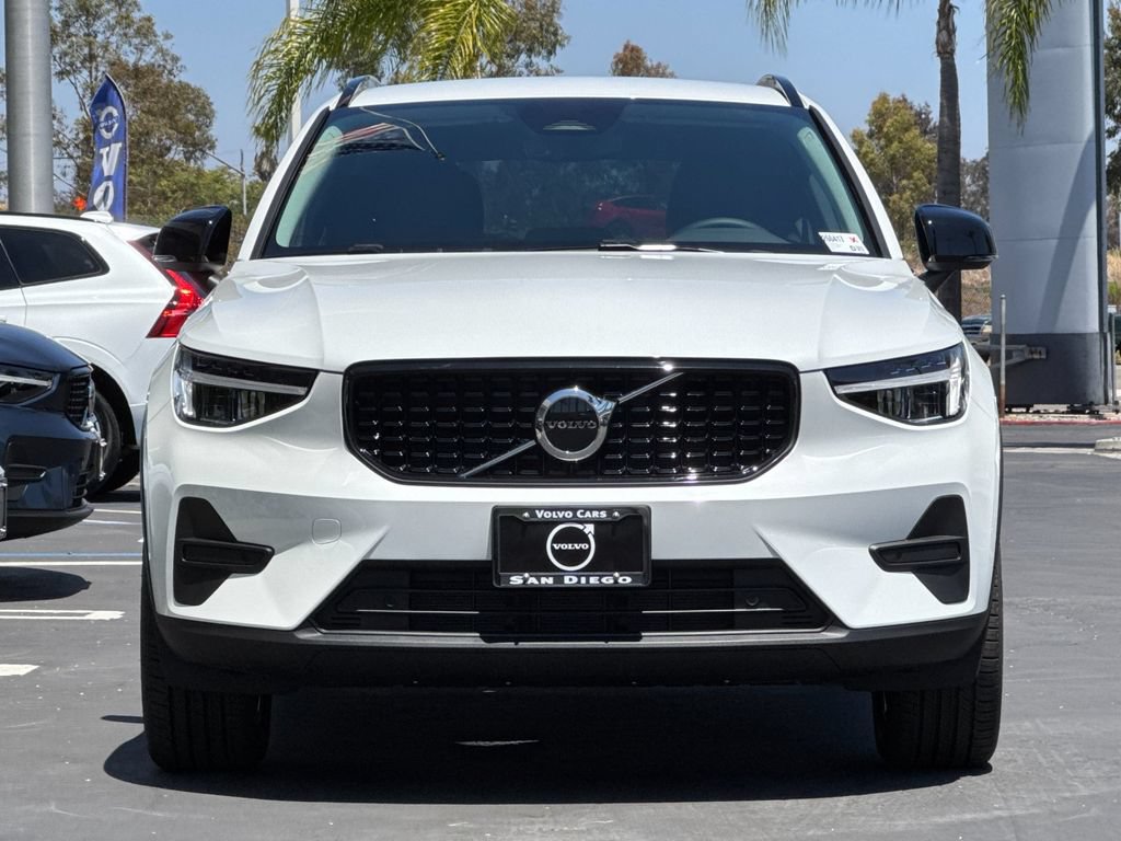 New 2026 Volvo XC40 B5 Core w/ Climate Package AWD/4WD image 8