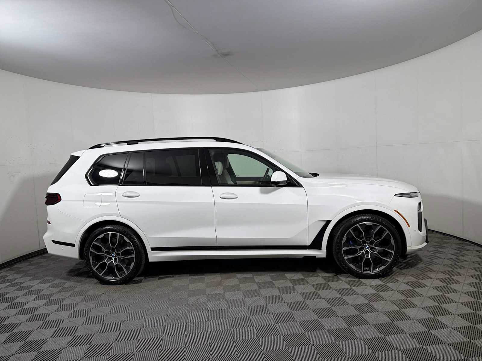 Used 2026 BMW X7 xDrive40i w/ M Sport Package AWD/4WD image 7