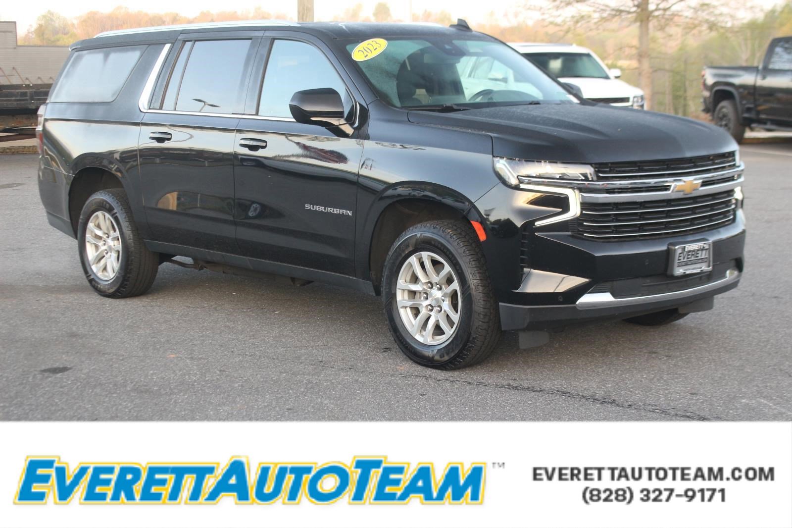 Used 2023 Chevrolet Suburban LT image 1