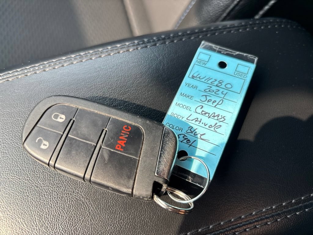 Used 2024 Jeep Compass Latitude AWD/4WD image 32