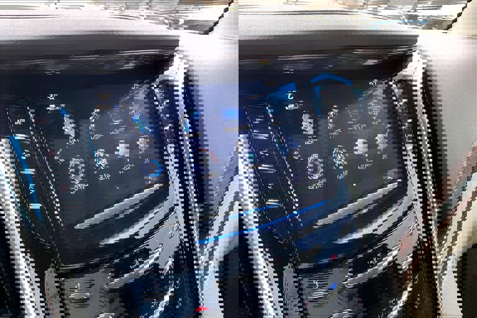 Used 2017 Cadillac Escalade Luxury image 32