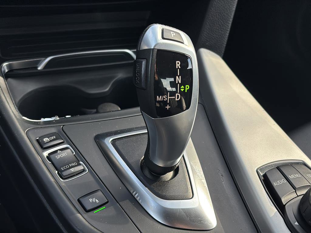 Used 2017 BMW 320i Sedan w/ Driver Assistance Package image 34