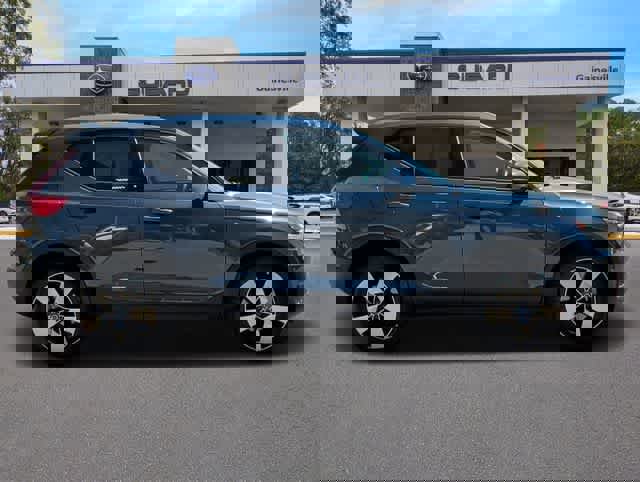 Used 2021 Volvo XC40 T5 Momentum w/ Protection Package Premier image 7