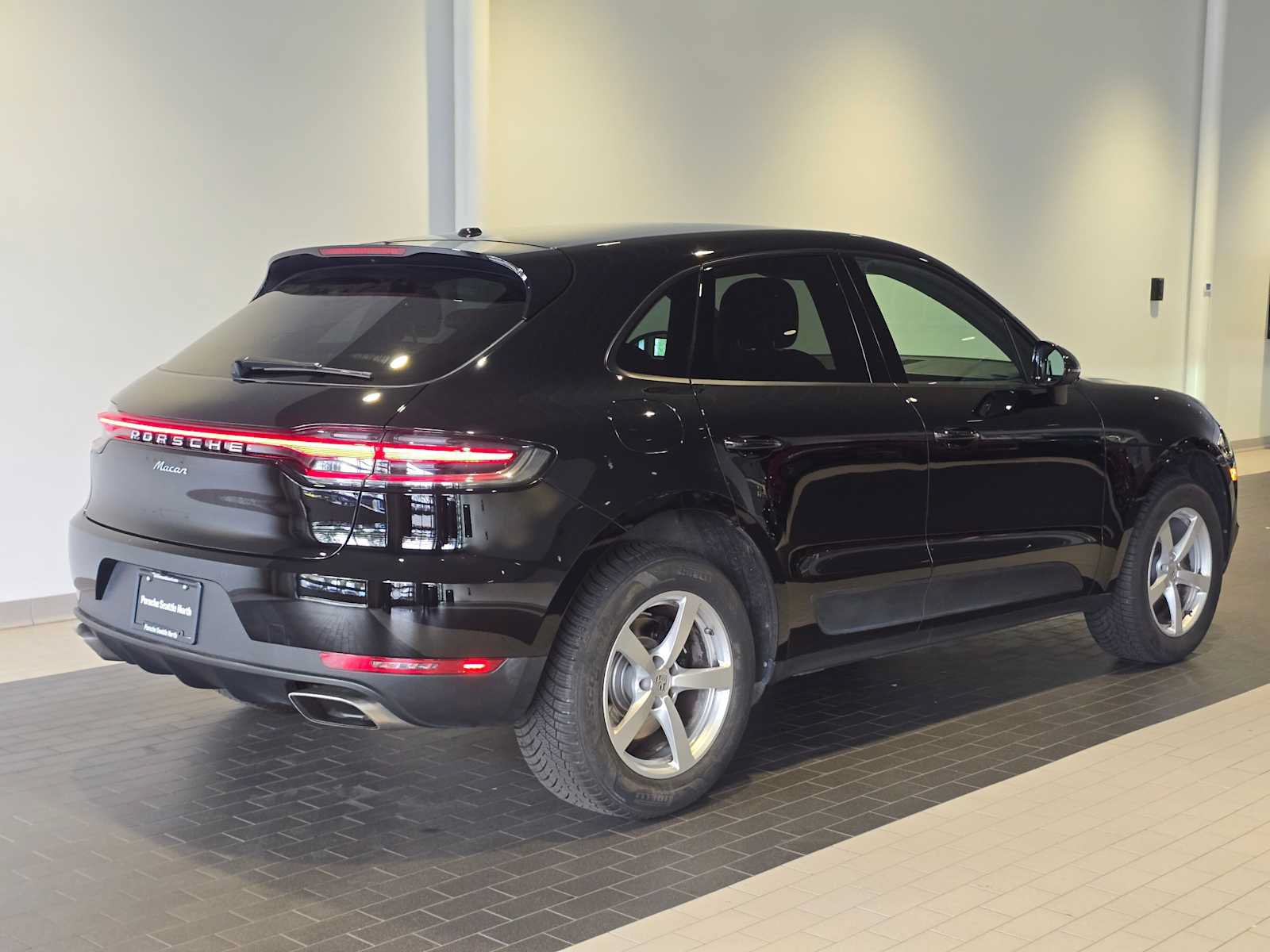 Used 2020 Porsche Macan AWD/4WD image 7