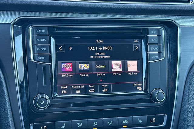Used 2018 Volkswagen Passat 2.0T R-Line FWD image 19