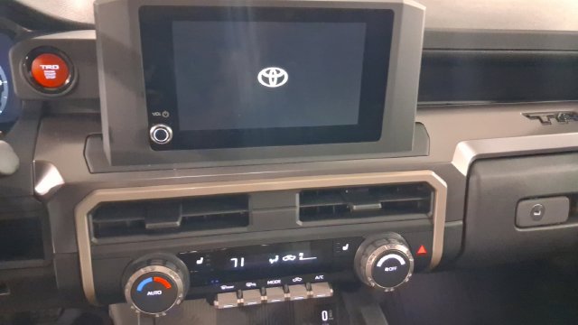 Used 2026 Toyota Tacoma TRD Off-Road AWD/4WD image 9