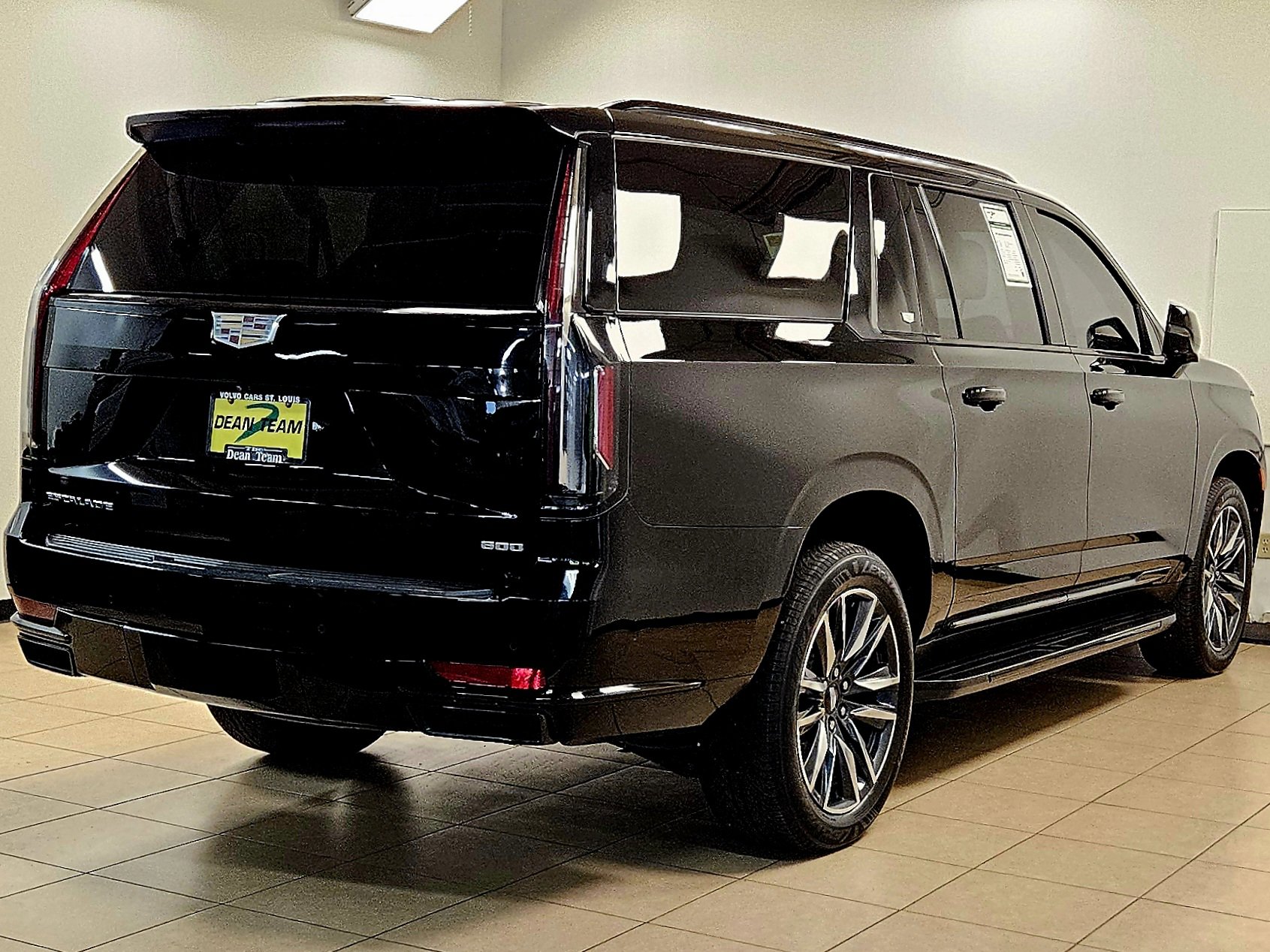 Used 2022 Cadillac Escalade ESV Sport AWD/4WD image 4