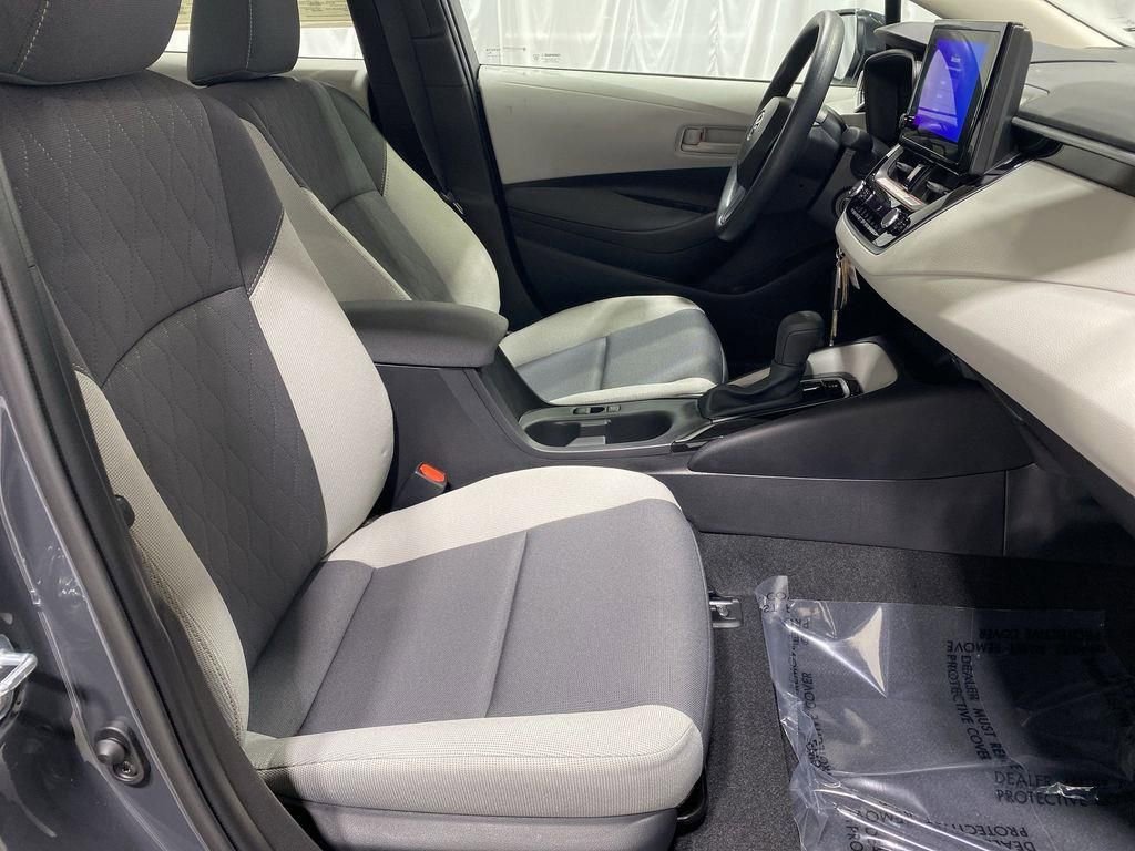 Used 2025 Toyota Corolla LE image 26