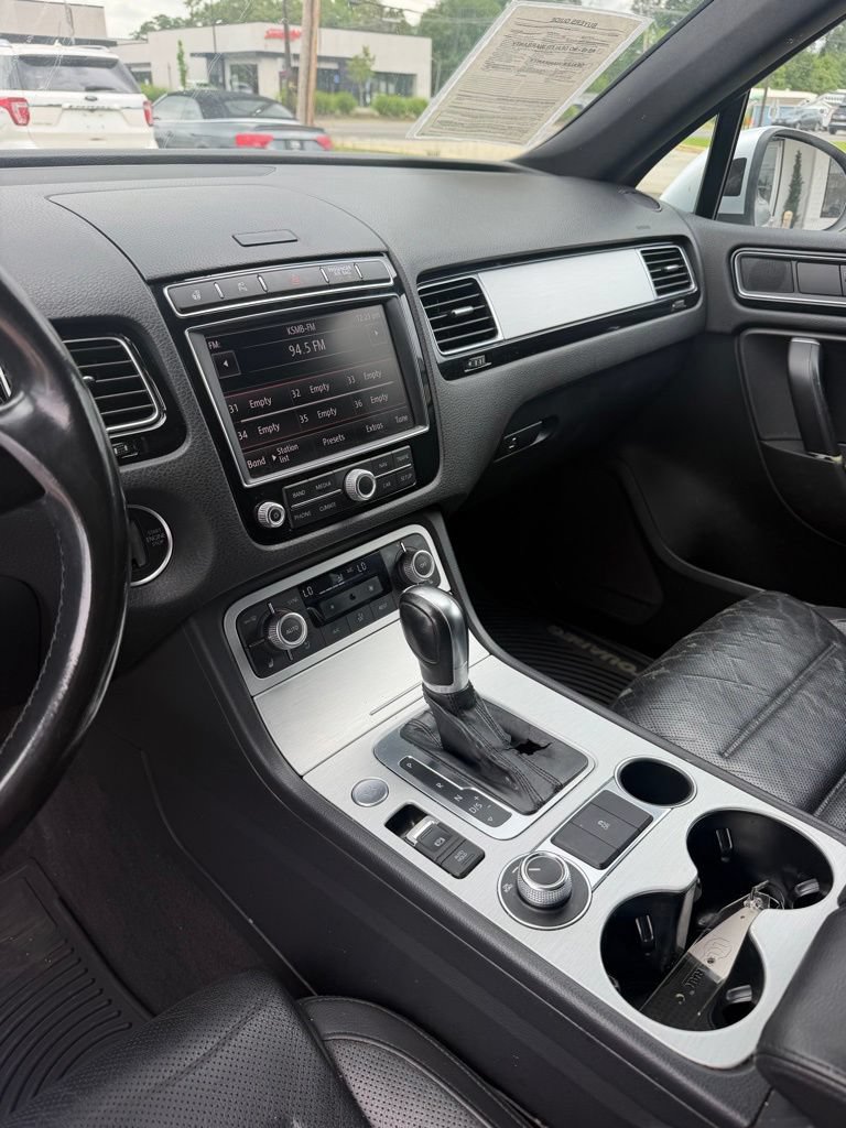 Used 2017 Volkswagen Touareg Wolfsburg Edition AWD/4WD image 19