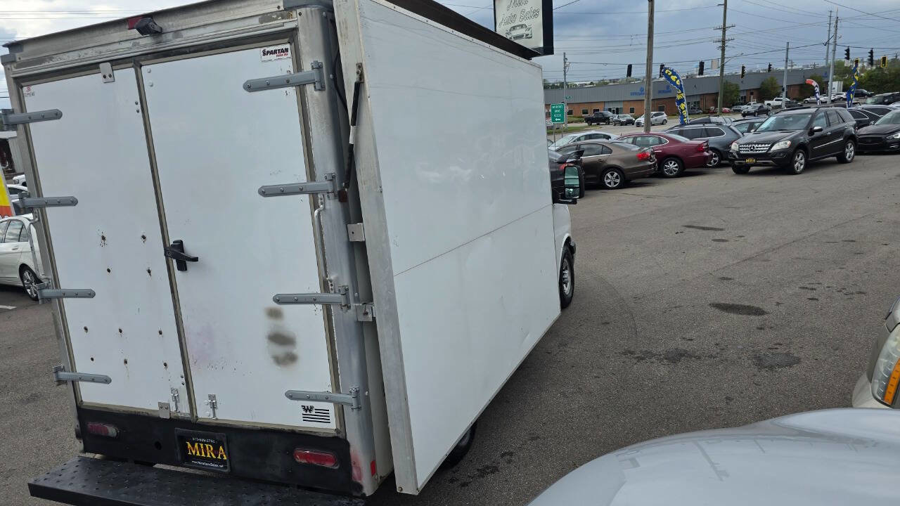 Used 2017 Chevrolet Express 3500 w/ Chrome Appearance Package image 65