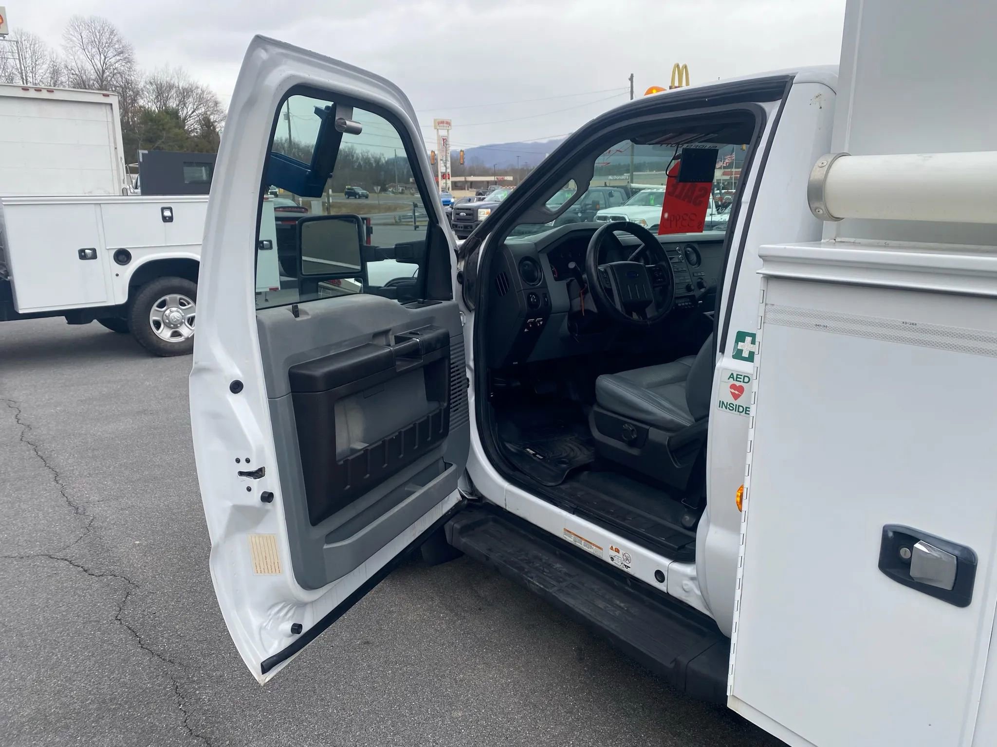 Used 2015 Ford F550 4x4 Regular Cab Super Duty image 8