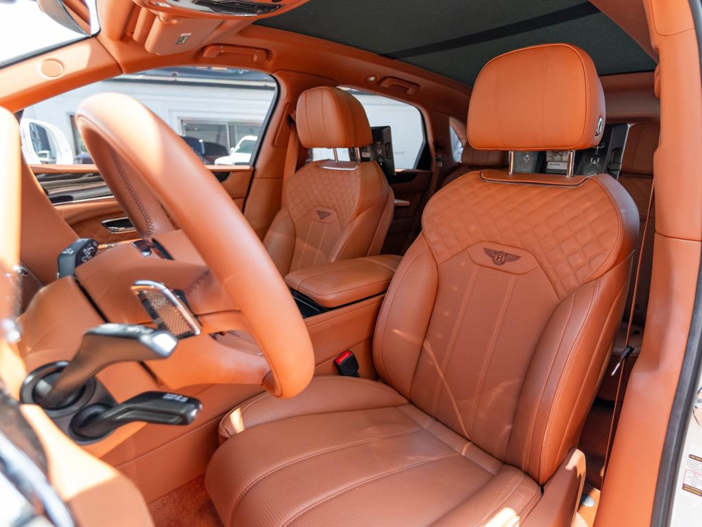 Used 2022 Bentley Bentayga AWD/4WD image 15