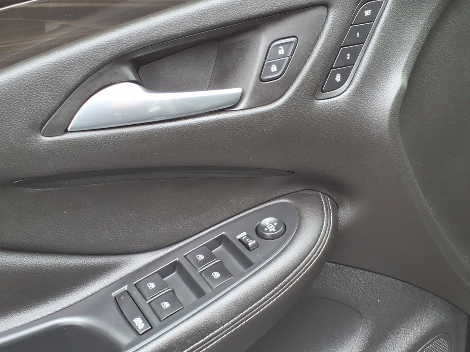 Certified 2020 Buick Envision Essence FWD image 16