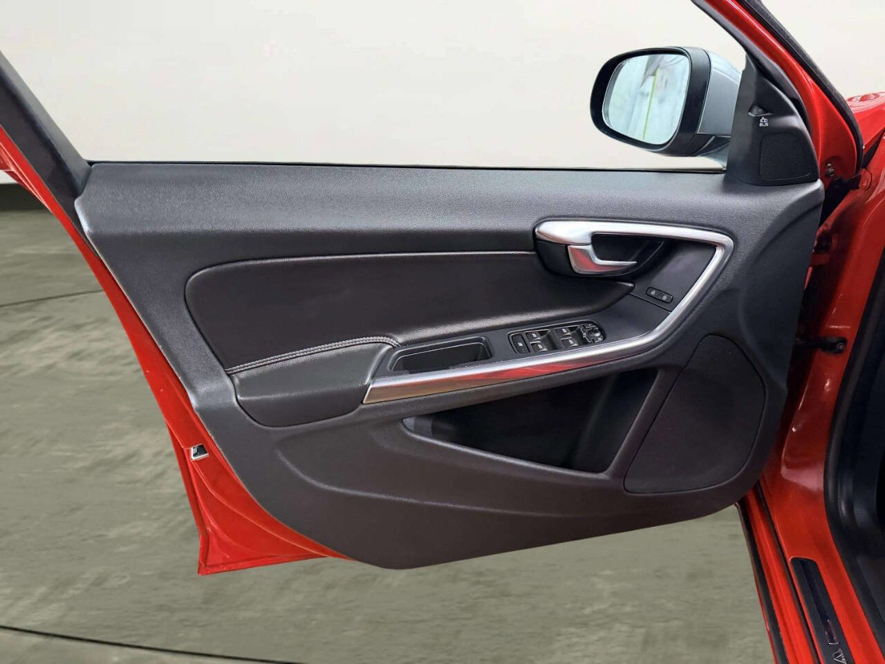 Used 2012 Volvo S60 T6 R-Design image 13