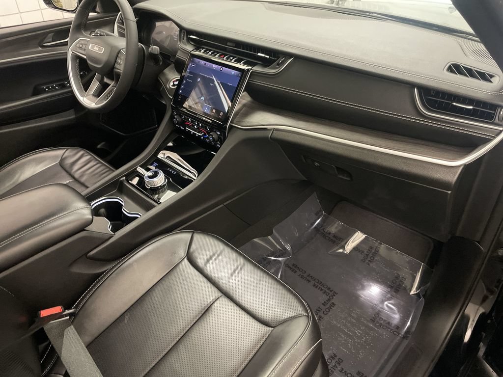 Used 2024 Jeep Grand Cherokee Limited w/ Luxury Tech Group II AWD/4WD image 24