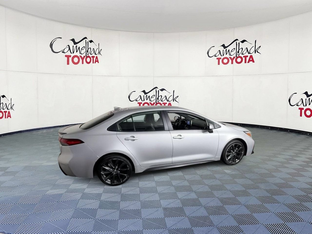 Used 2024 Toyota Corolla XSE FWD image 3