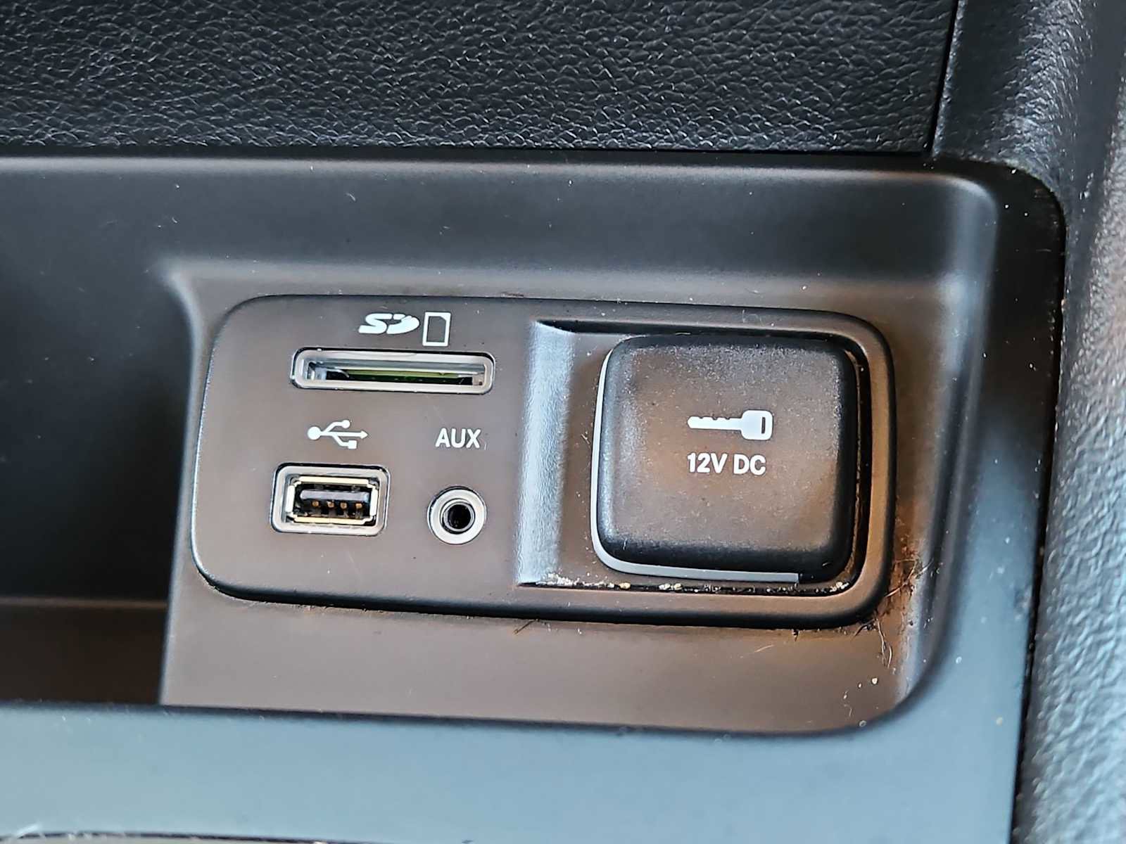 Used 2017 Jeep Cherokee Latitude image 32