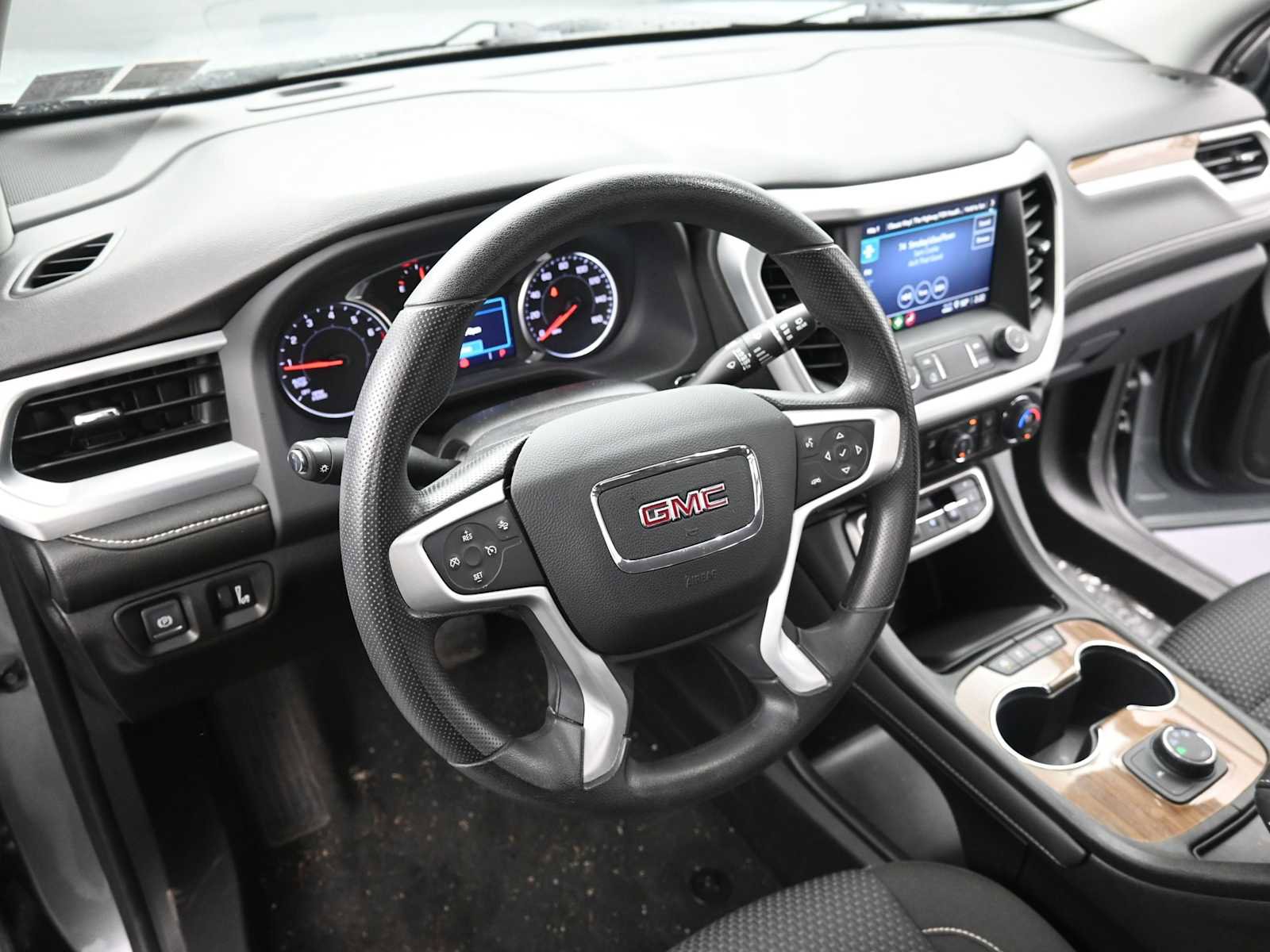 Used 2023 GMC Acadia SLE image 10