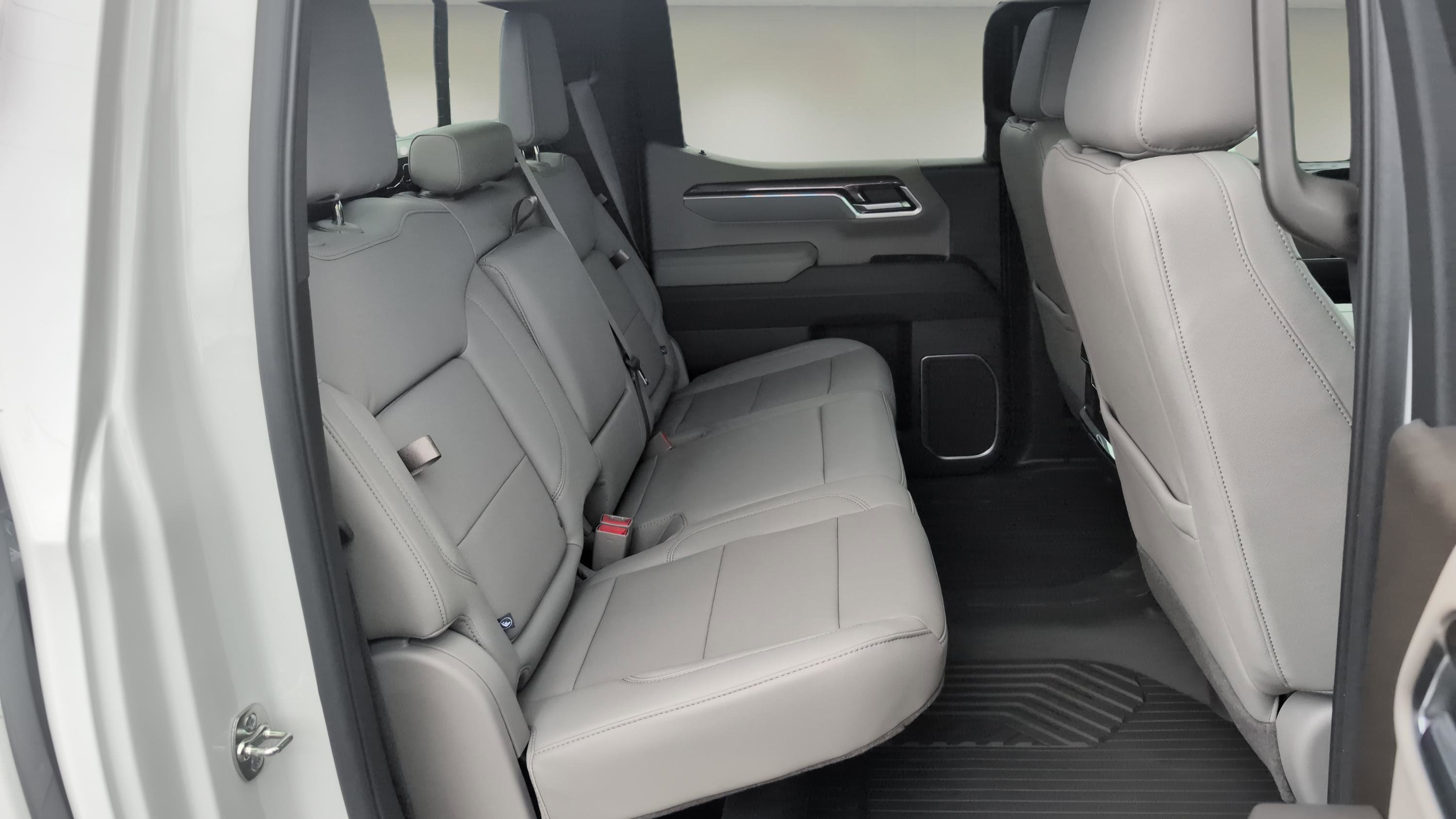New 2026 Chevrolet Silverado 1500 LTZ w/ LTZ Premium Package image 13