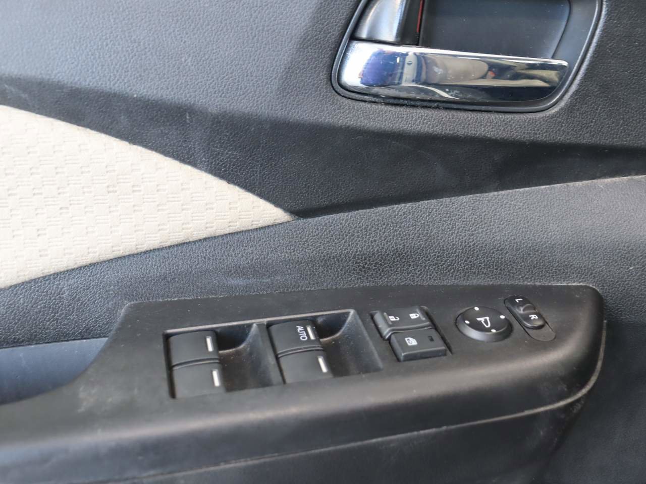 Used 2015 Honda CR-V EX image 14