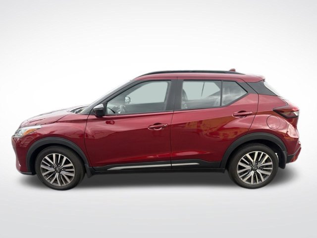 Used 2023 Nissan Kicks SR w/ SR Premium Package FWD image 2