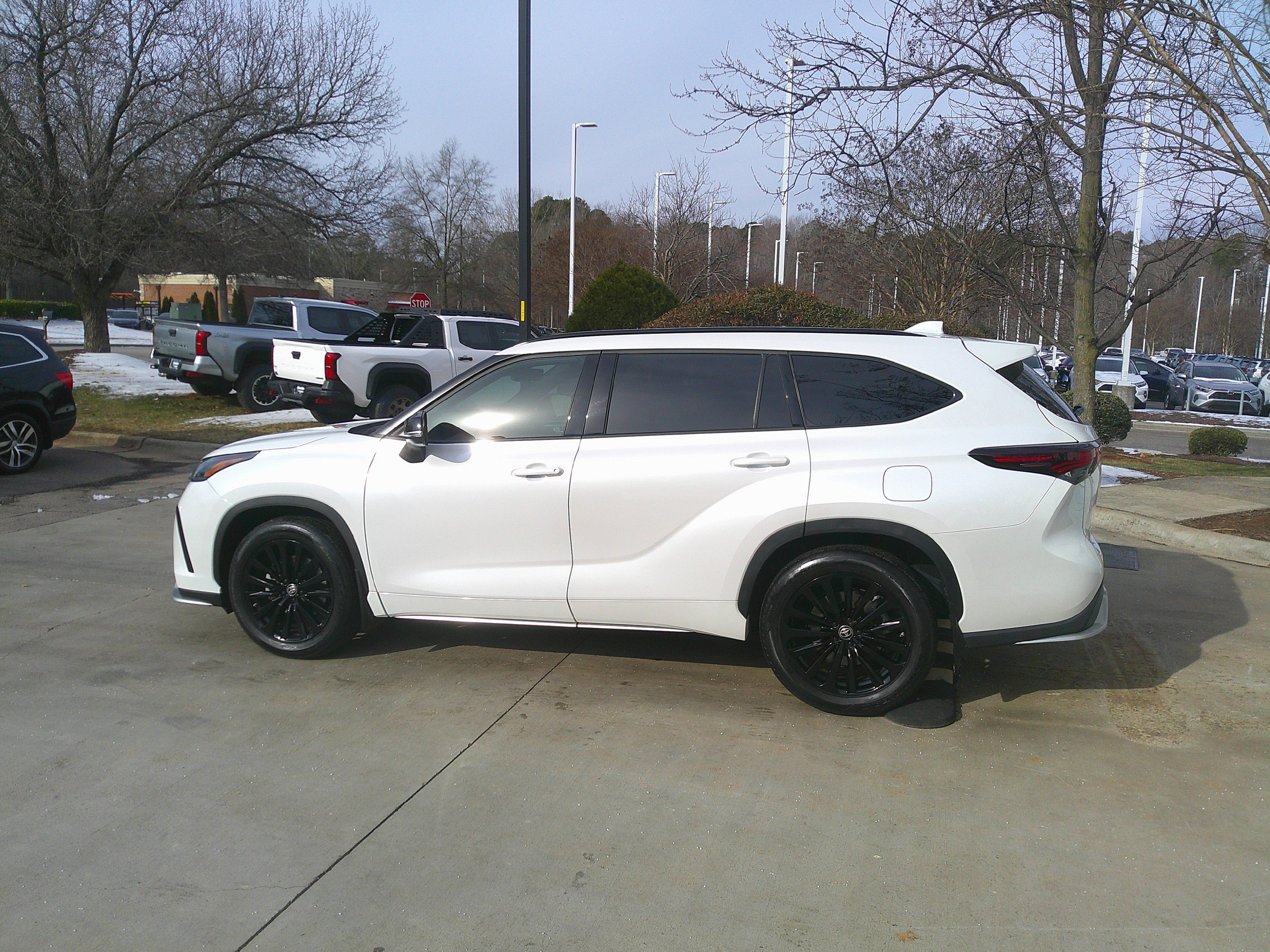 Used 2024 Toyota Highlander XSE image 8