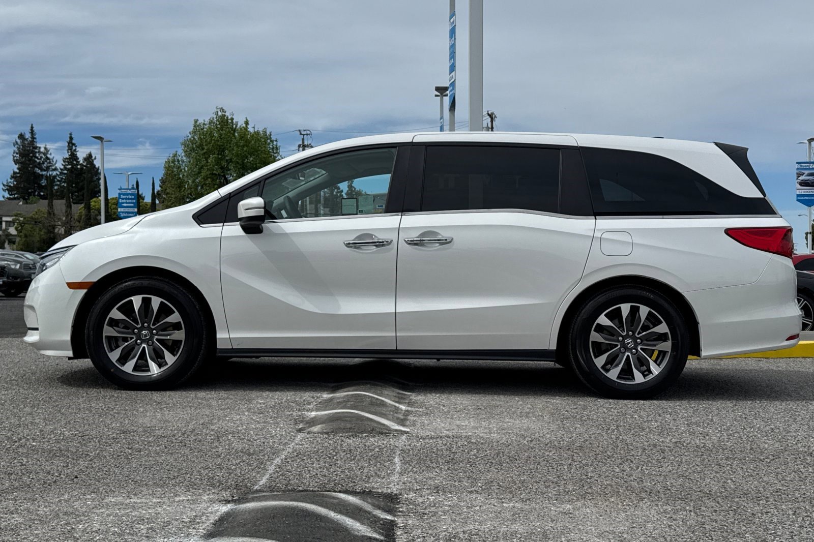 Certified 2024 Honda Odyssey EX-L image 2