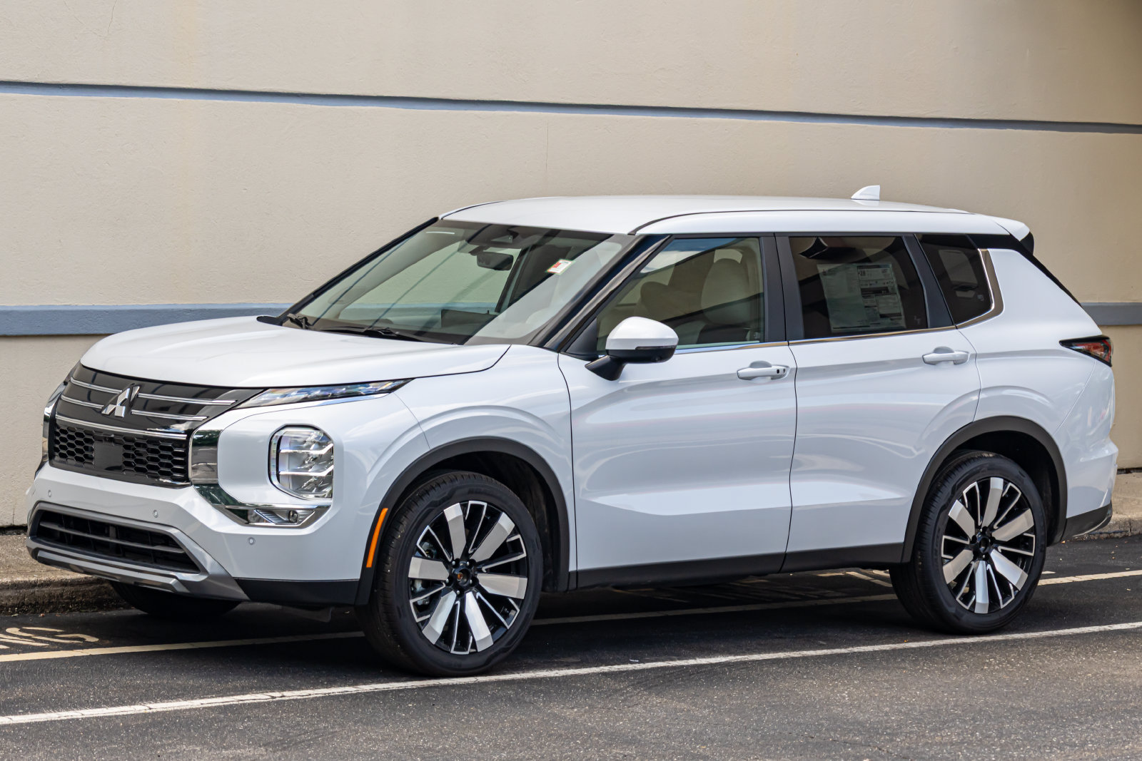 New 2026 Mitsubishi Outlander SE FWD image 6