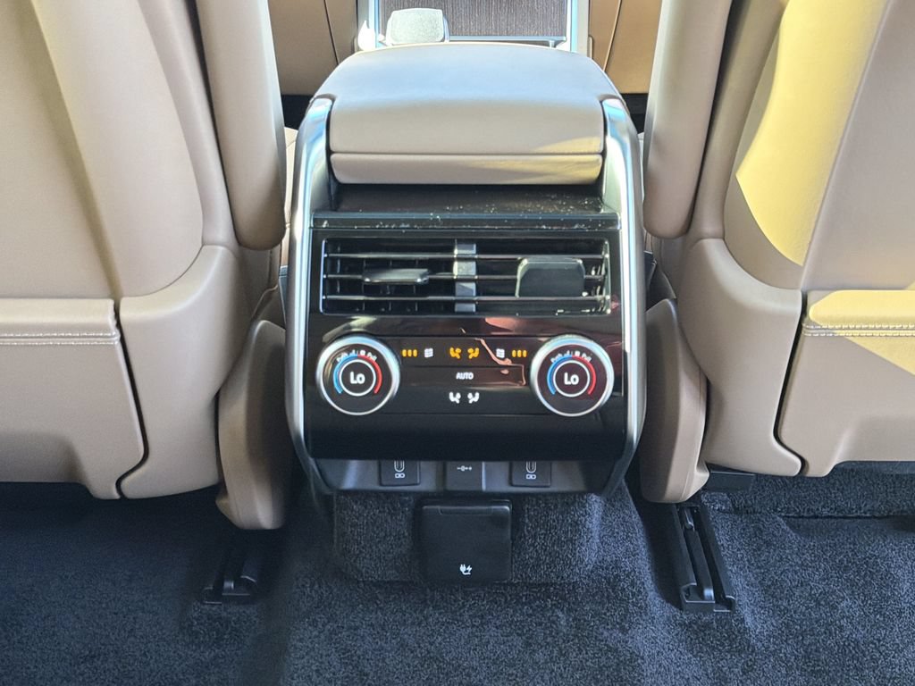 New 2026 Land Rover Range Rover Long Wheelbase SE AWD/4WD image 19