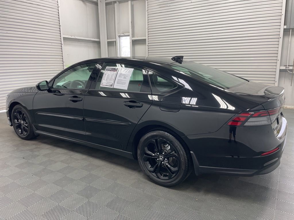 Used 2025 Honda Accord SE image 6
