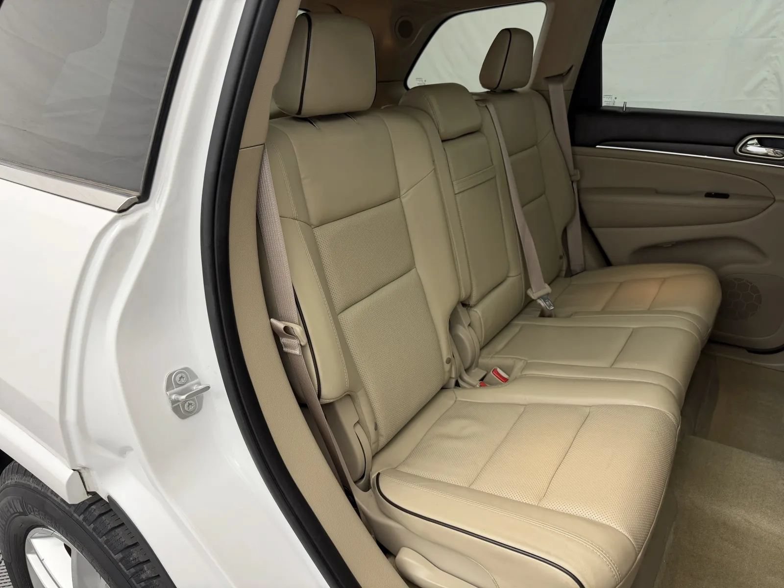 Used 2017 Jeep Grand Cherokee Overland w/ Jeep Active Safety Group AWD/4WD image 34