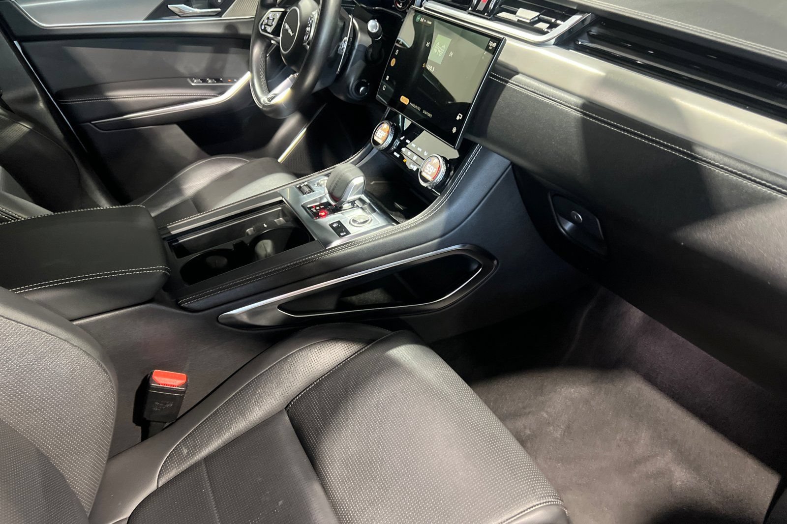 Used 2025 Jaguar F-PACE R-Dynamic S AWD/4WD image 21