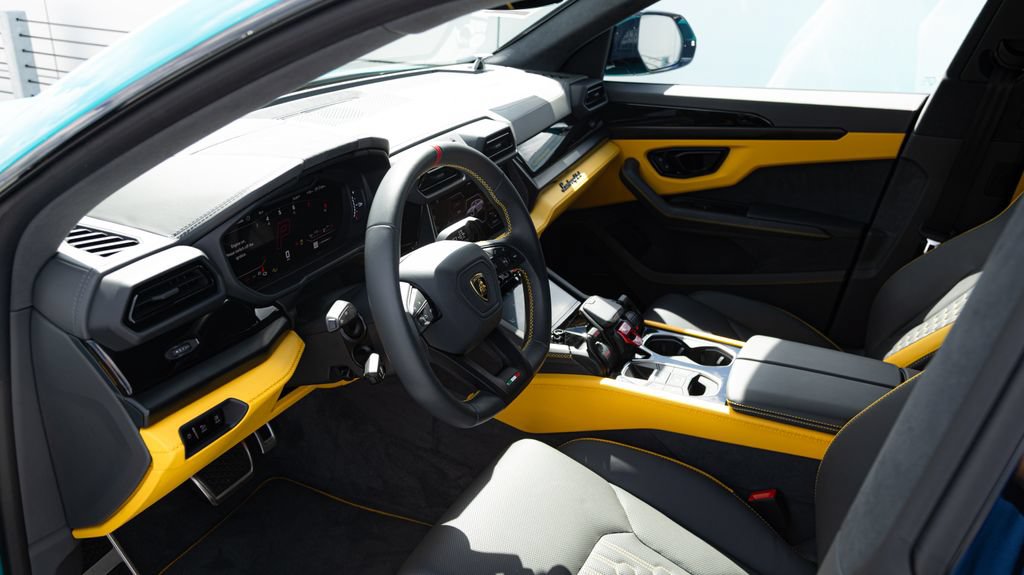 Used 2025 Lamborghini Urus SE AWD/4WD image 22