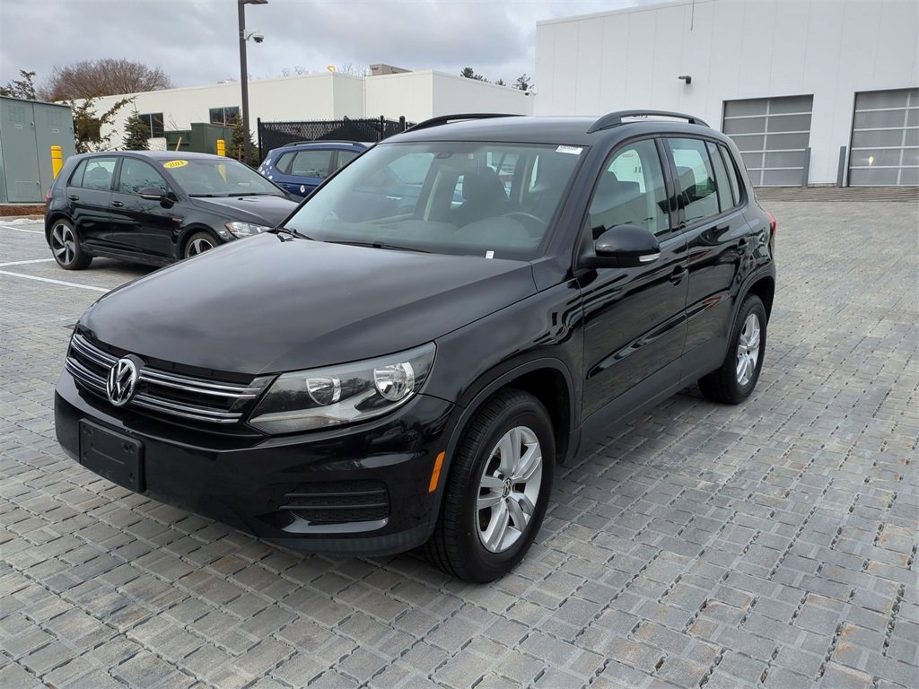 Used 2017 Volkswagen Tiguan S image 7