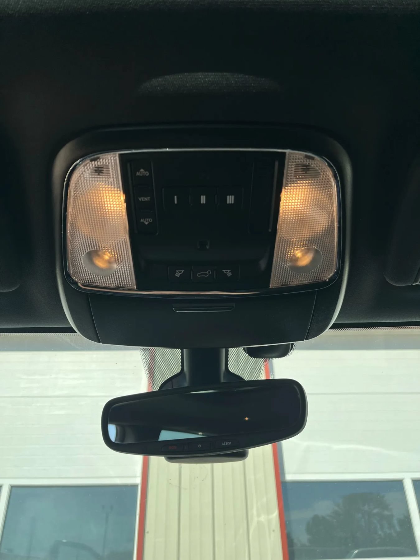 Used 2018 Jeep Grand Cherokee Altitude AWD/4WD image 13