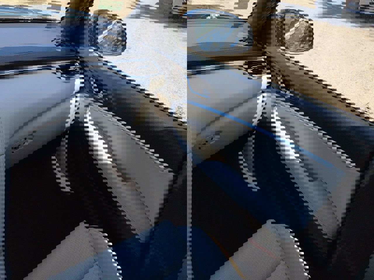 Used 2024 Genesis G70 2.5T image 17